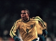 爱游戏-德罗巴连续二十场比赛得分超过比赛规则变更，切尔西不断突破！观众掌声雷动的简单介绍