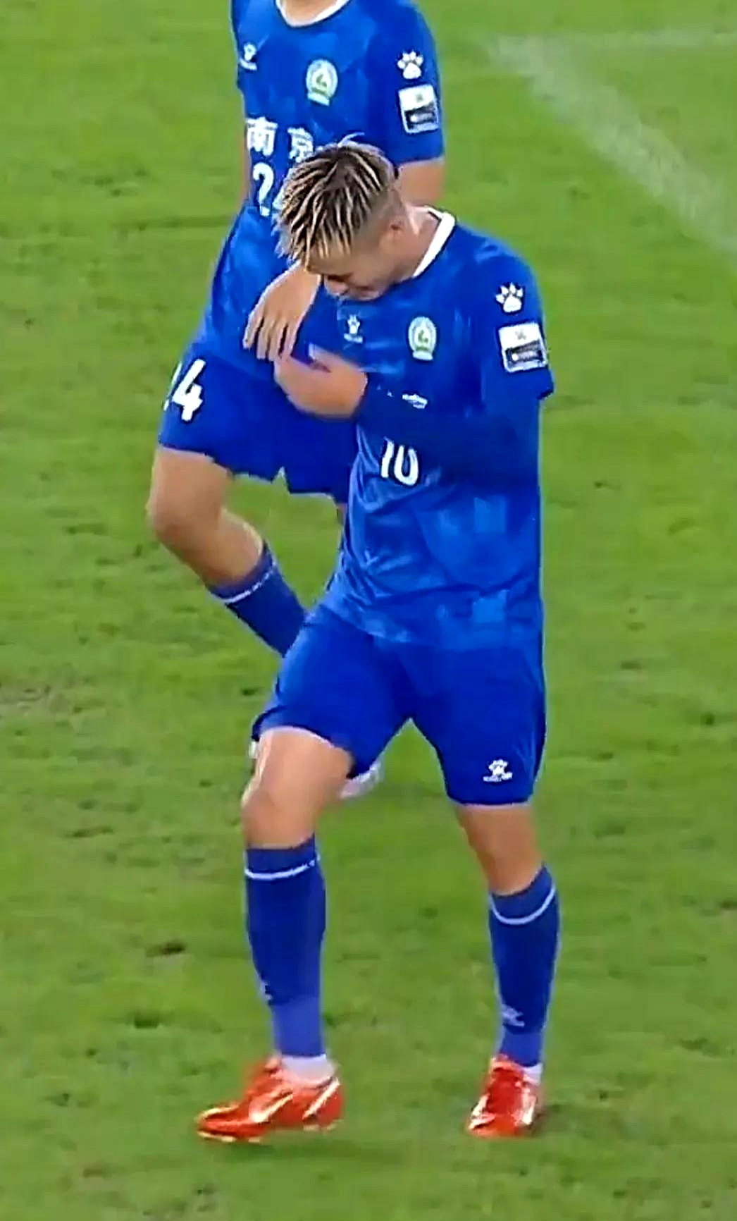 关于法国杯赛后再迎强敌，法兰克福绝杀压哨，主帅态度：更衣室稳定，身体对抗强度拉满的信息